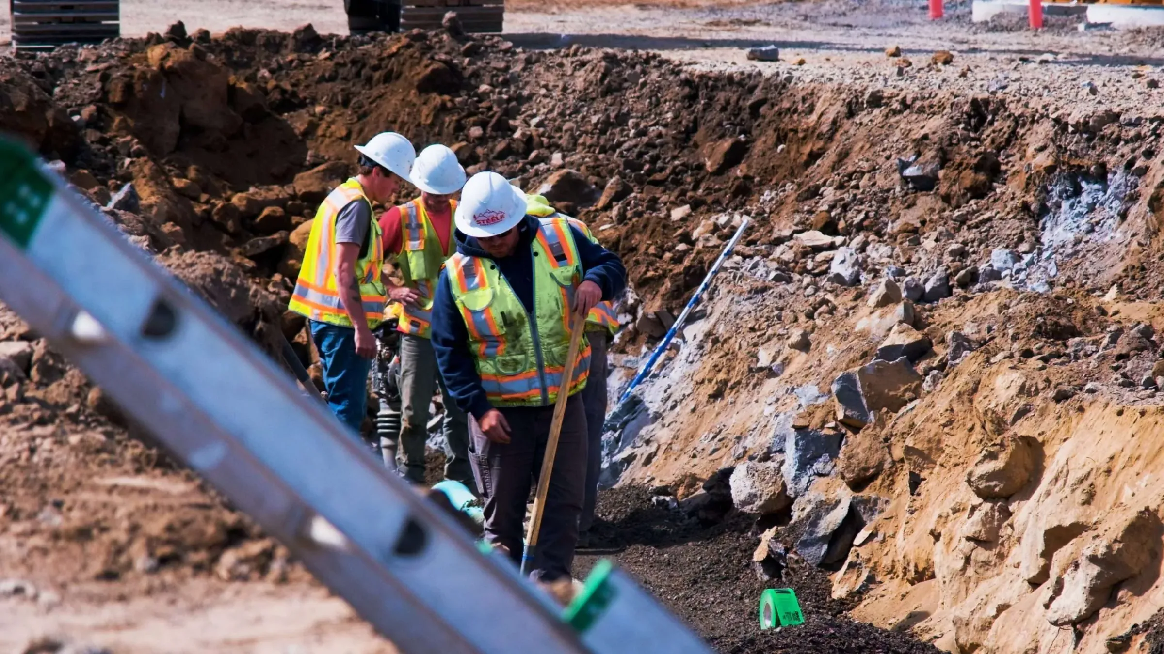 Steele Earthworks crew on a Central Oregon jobsite